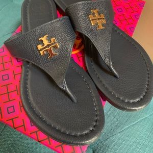 Tory Burch Sandal Laura thong navy gold 8